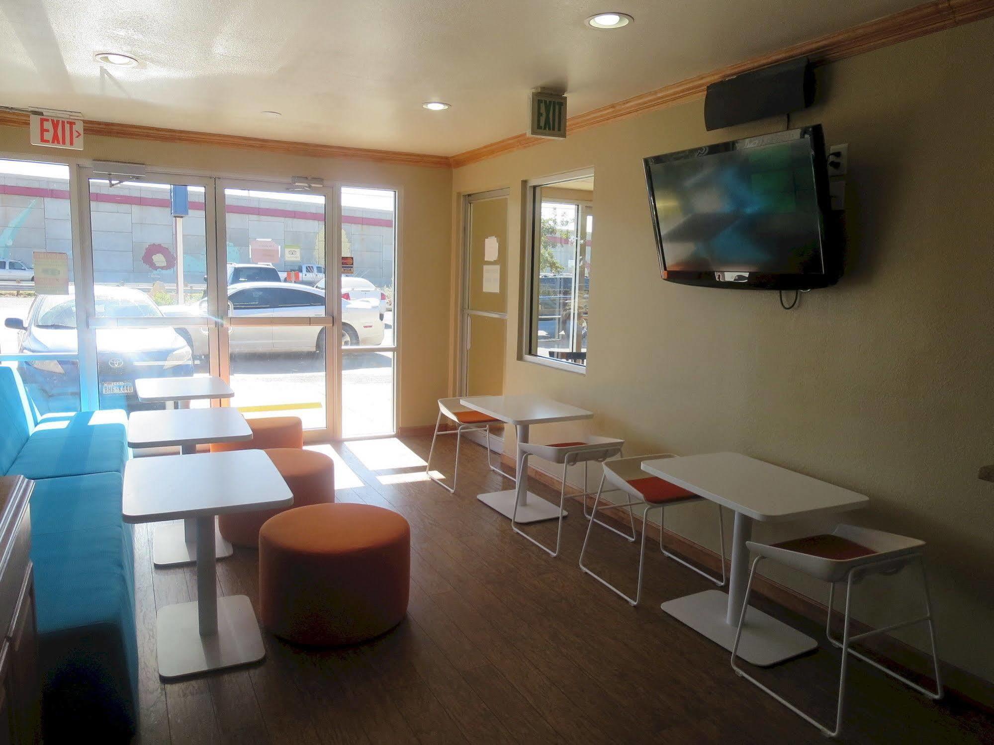 Howard Johnson By Wyndham Odessa Tx Buitenkant foto